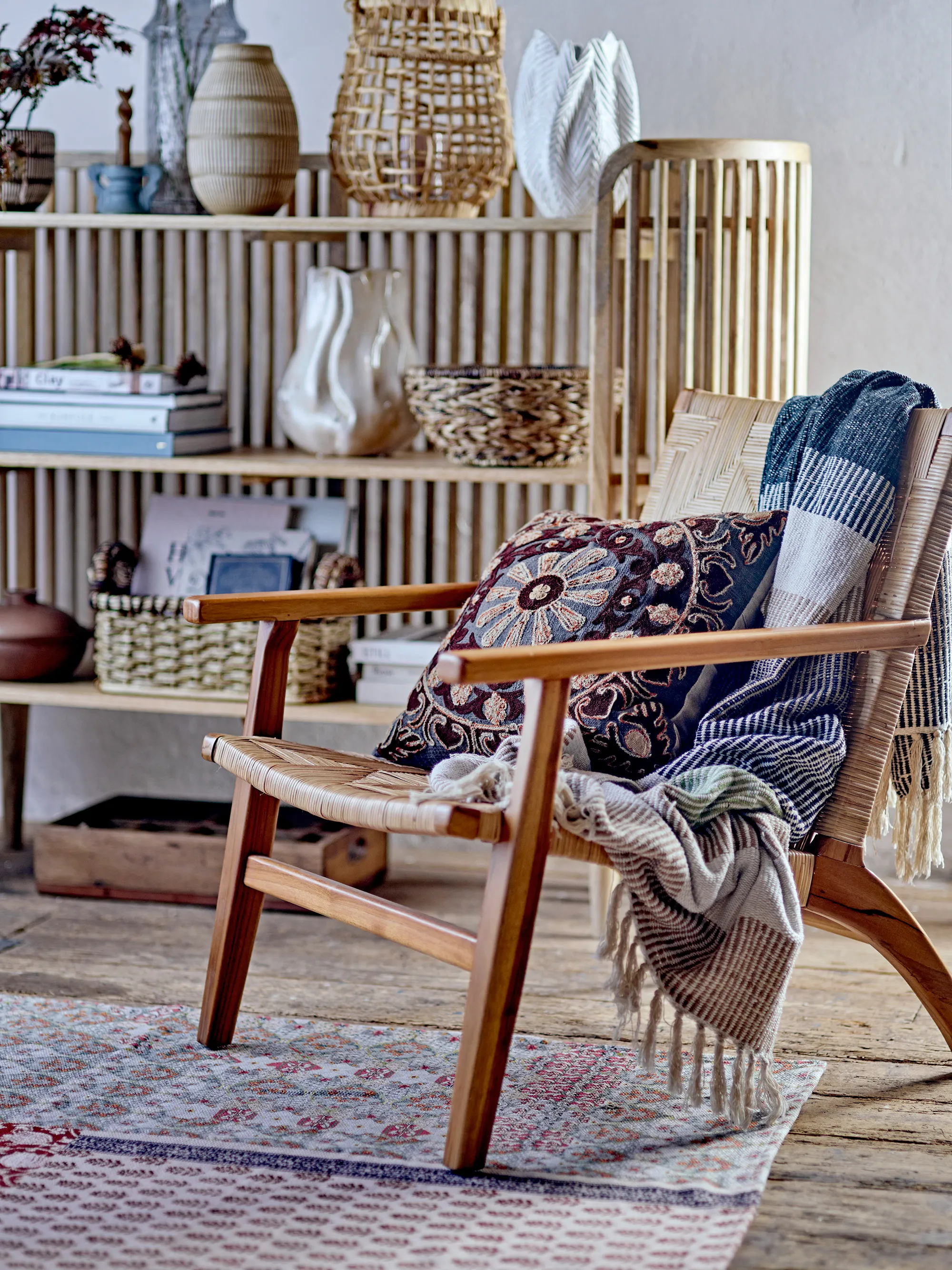 Libreria Sali, 152,5x44,5x105 cm.ji{font-size:18px}Legno di mango