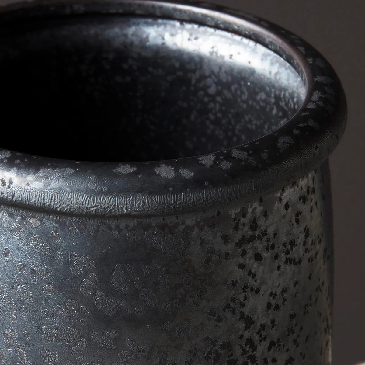 Vaso da fiori Pion Ø 11,5 cm.jm{font-size:18px}grigio-bianco